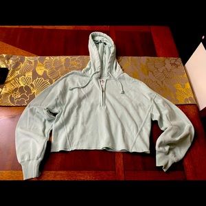 Hollister 1/2 zip cropped hoodie!
